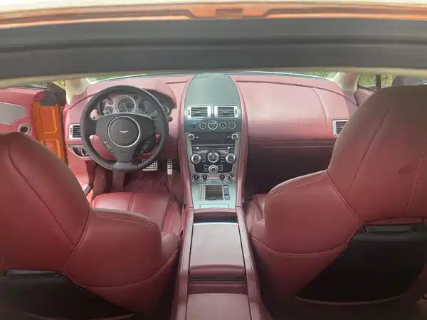 Aston Martin V8 Vantage 2014
