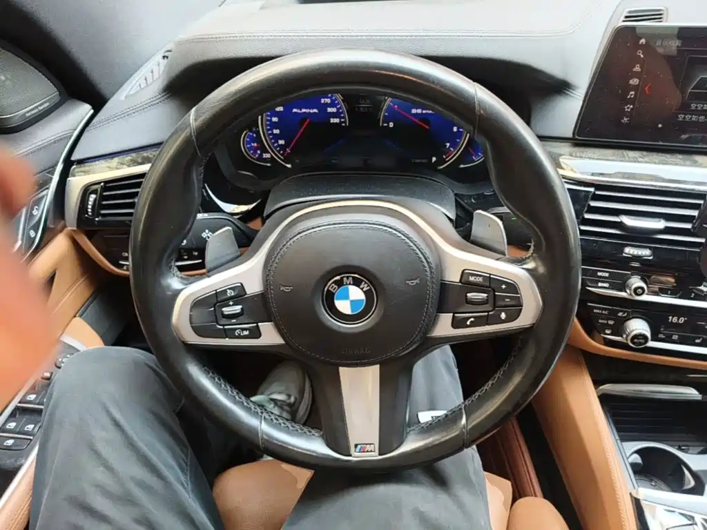BMW 6 Series GT 2018 — фото 11