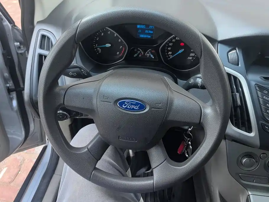 Ford Focus 2013 — фото 15