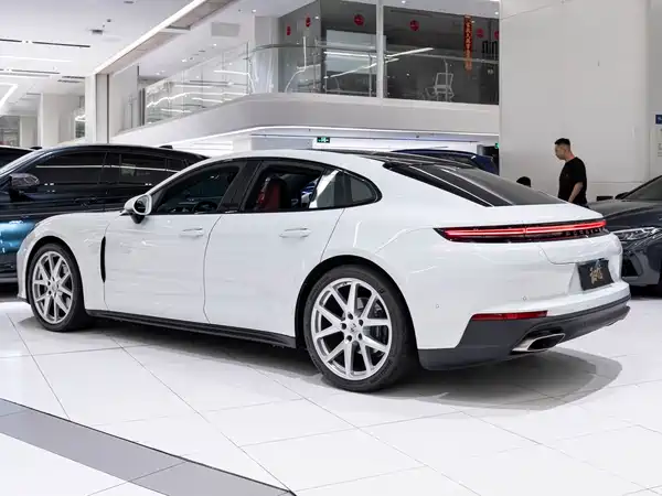 Porsche Panamera 2025