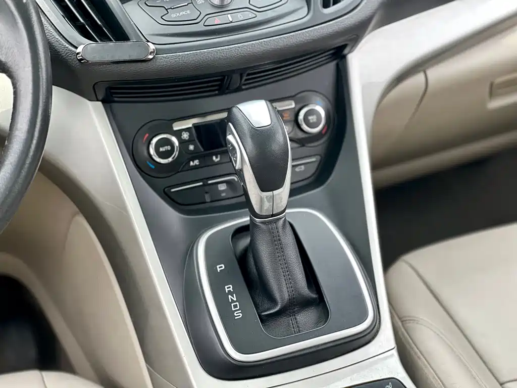 Ford Kuga 2014 — фото 36