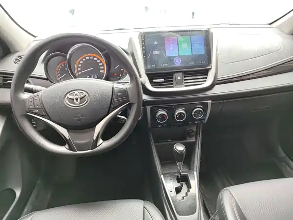 Toyota Yaris L 2022