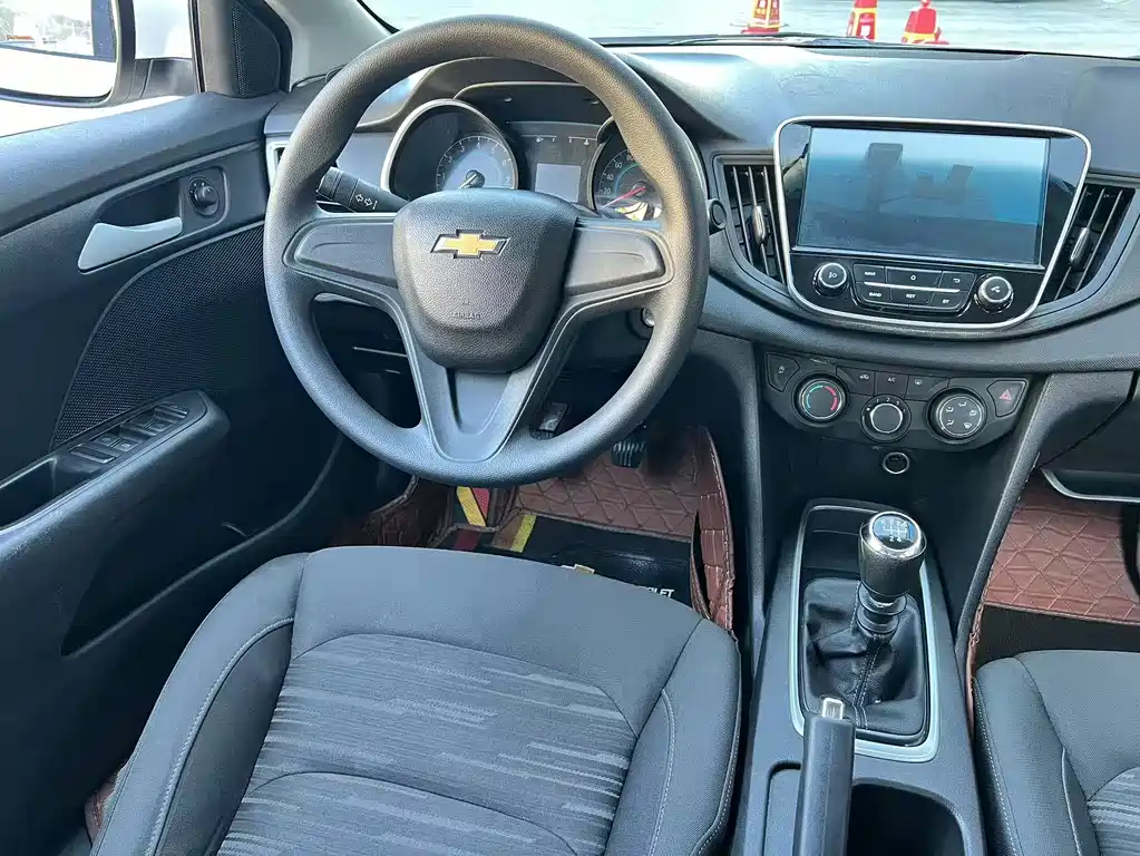 Chevrolet Cavalier 2018 — фото 10