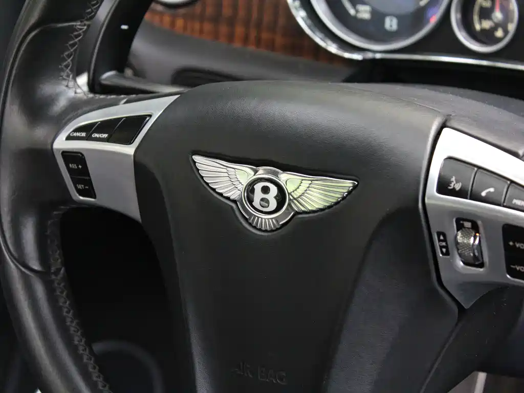 Bentley Continental 2013 — фото 10