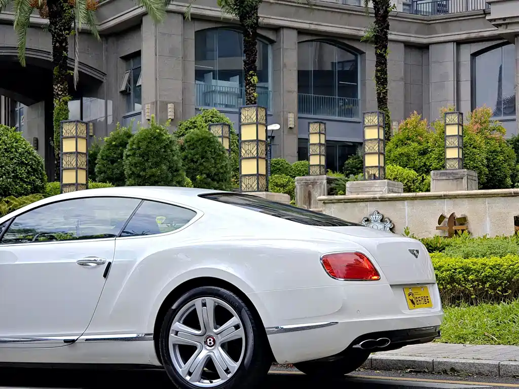 Bentley Continental 2013 — фото 21