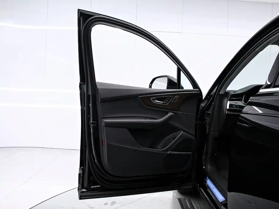 Audi Q7 2023 — фото 11