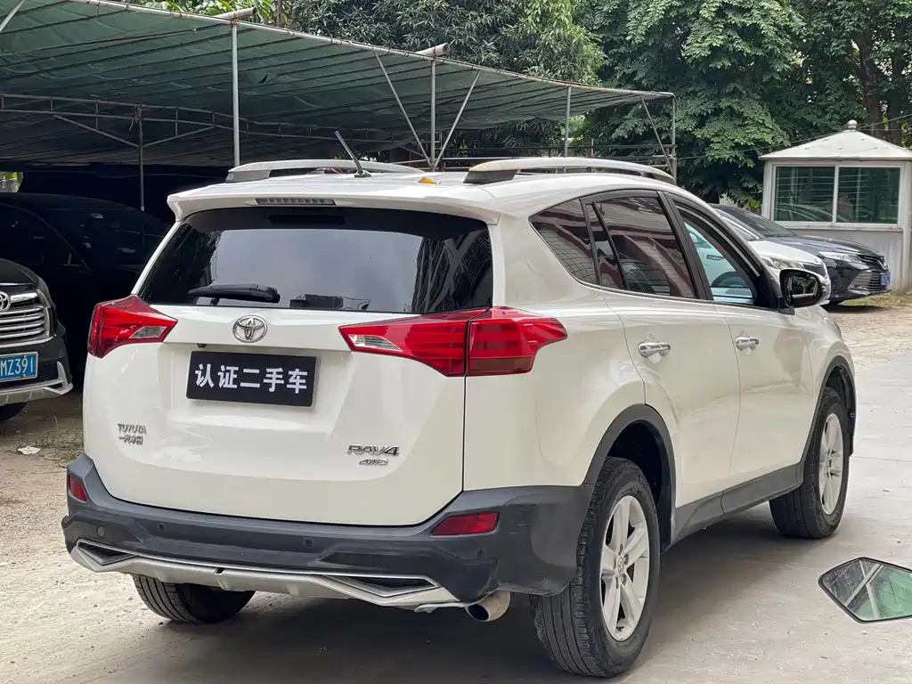 Toyota RAV4 2014 — фото 4