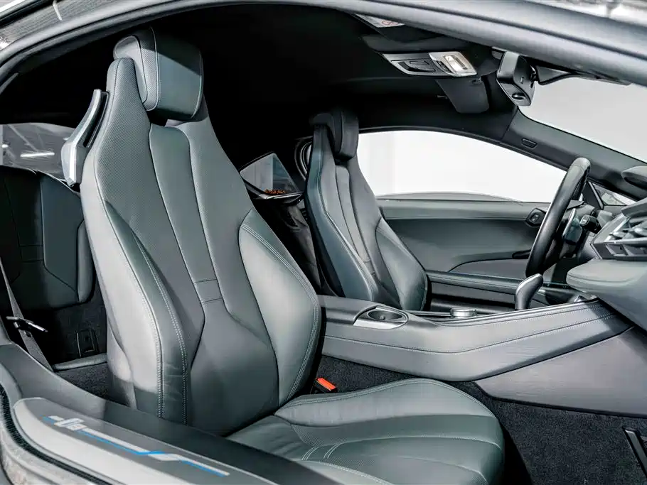 BMW i8 2019 — фото 27