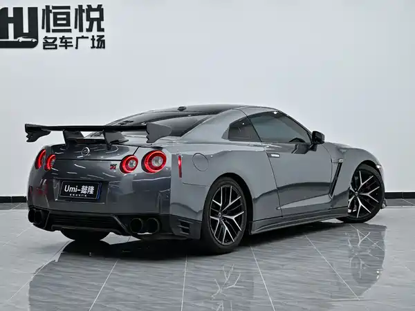 Nissan GT-R 2012