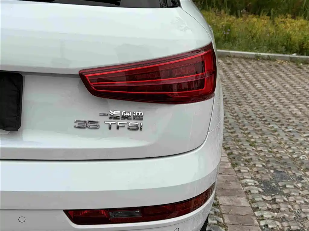 Audi Q3 2018 — фото 16