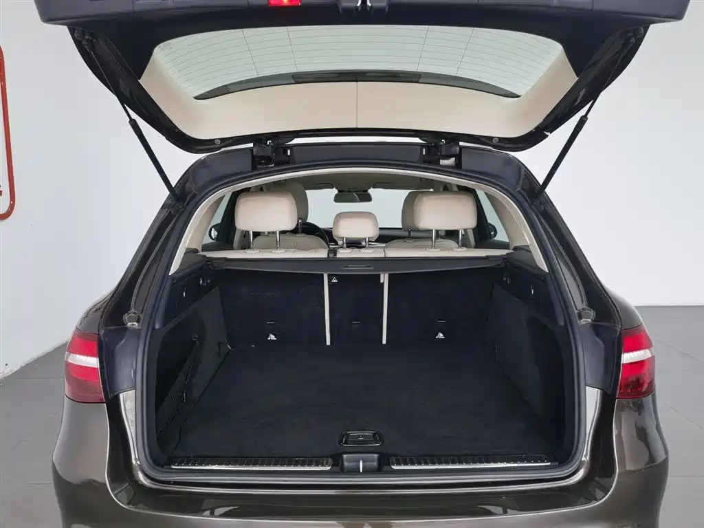 Mercedes-Benz GLC 2017 — фото 16