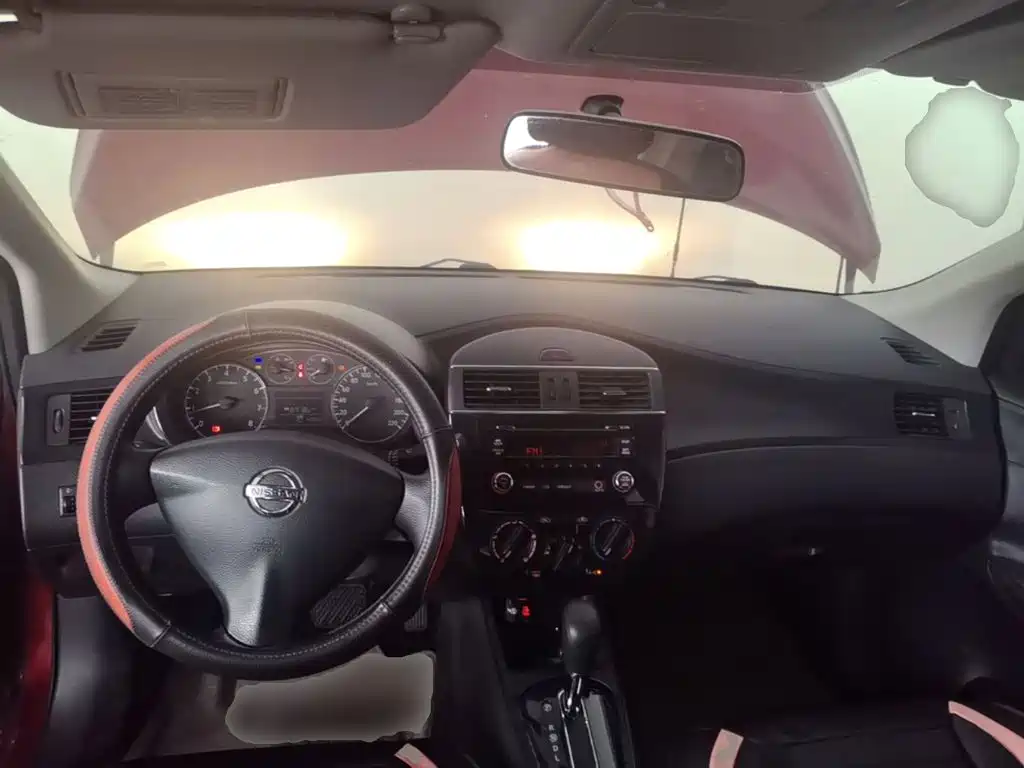 Nissan Tiida 2015 — фото 10