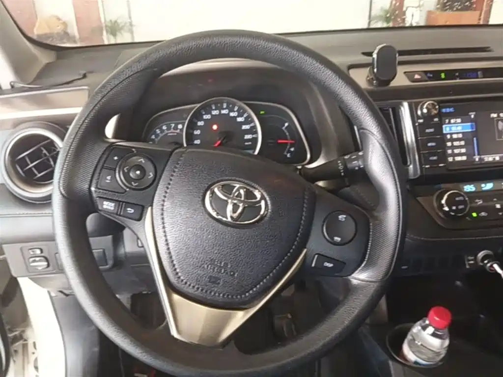 Toyota RAV4 2015 — фото 11