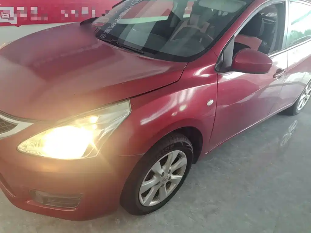 Nissan Tiida 2015