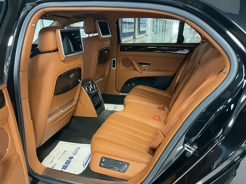 Bentley Flying Spur 2014 — фото 12