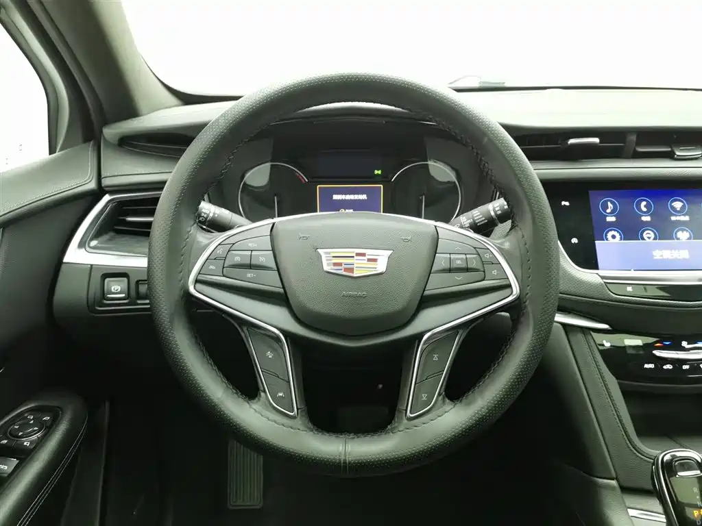 Cadillac XT5 2022 — фото 11