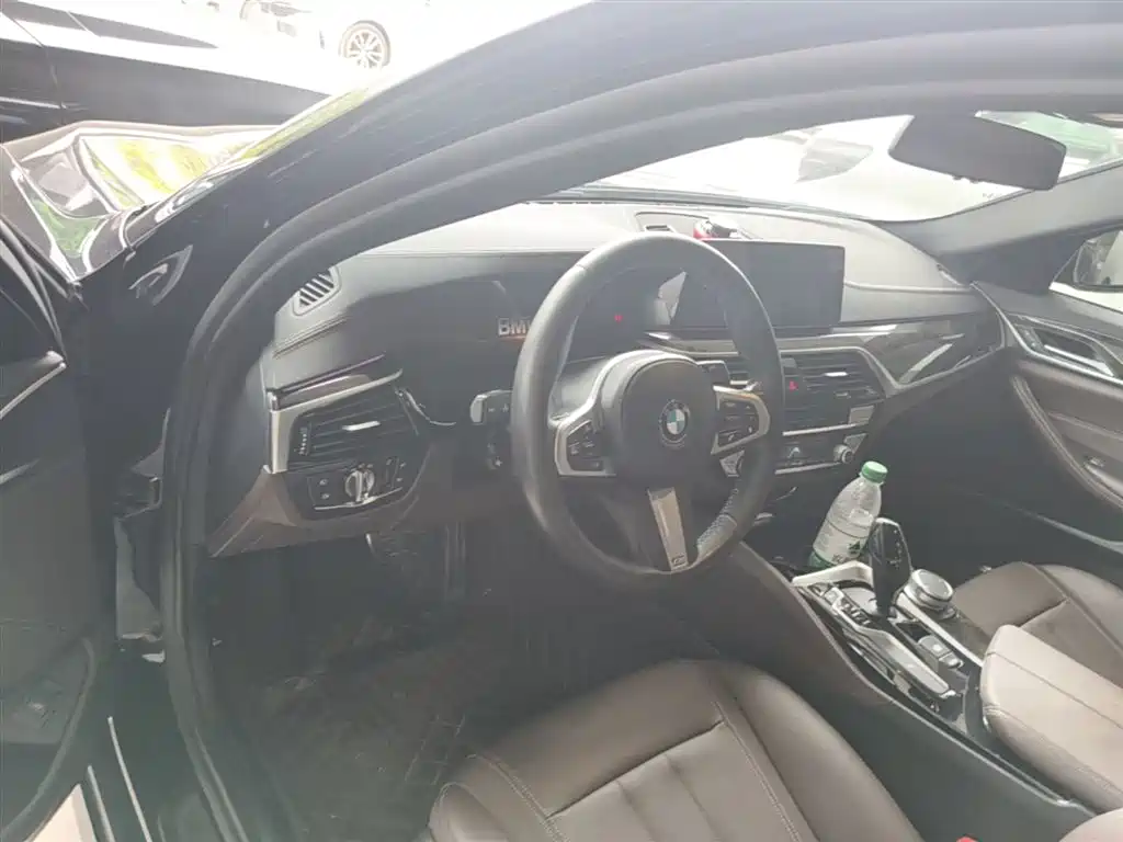 BMW 5 Series 2019 — фото 16