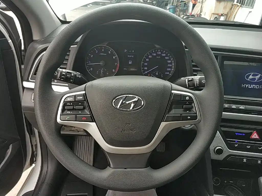 Hyundai Elantra 2019 — фото 11