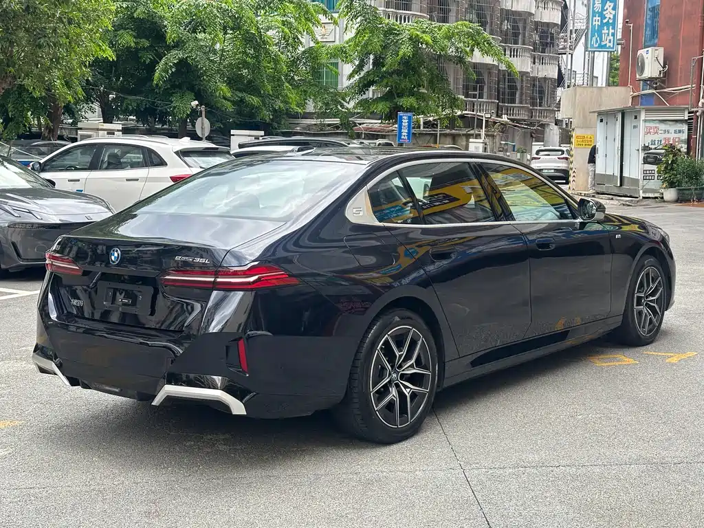 BMW i5 2025 — фото 10