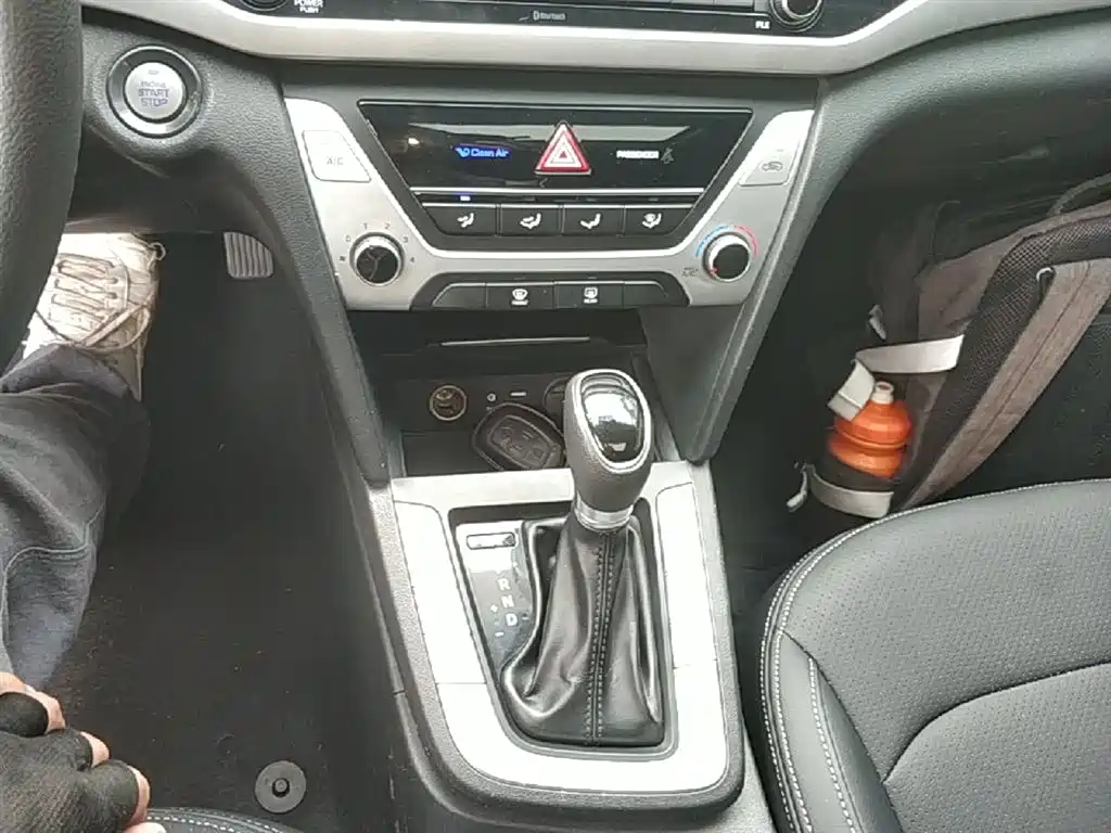 Hyundai Elantra 2019 — фото 14
