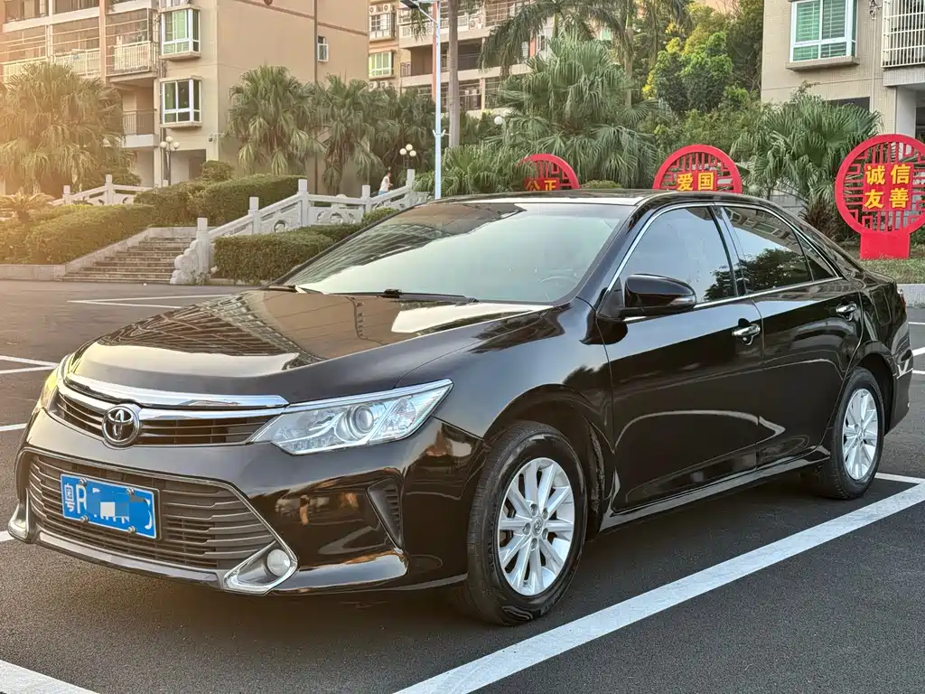 Toyota Camry 2016 — фото 2