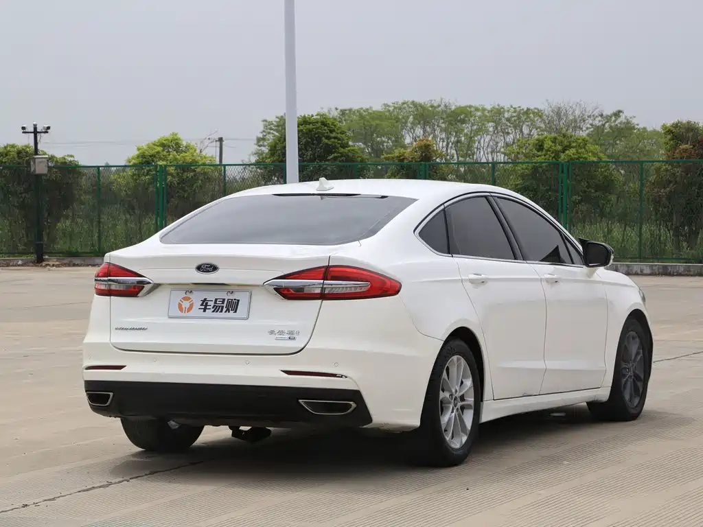 Ford Mondeo 2018 — фото 21