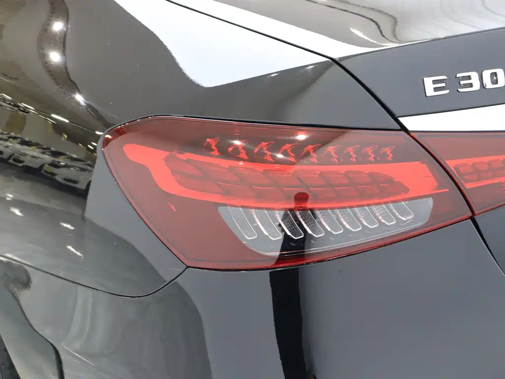 Mercedes-Benz E-Class 2023 — фото 10