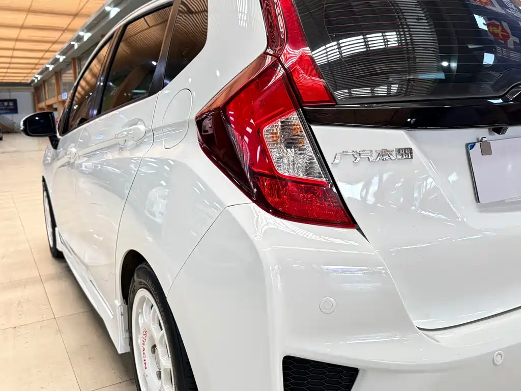 Honda Fit 2017 — фото 25