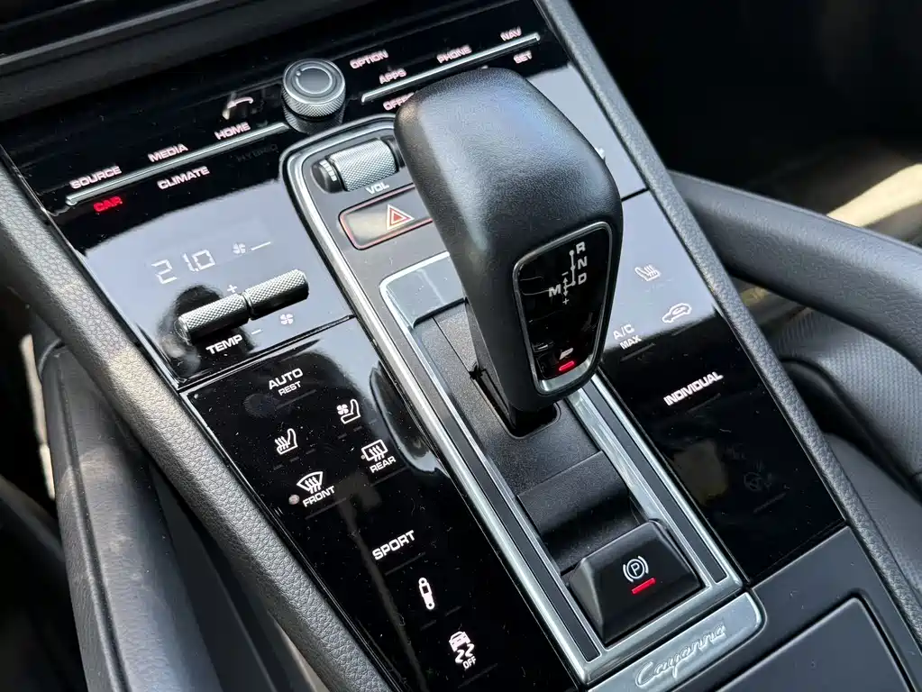 Porsche Cayenne 2021 — фото 15
