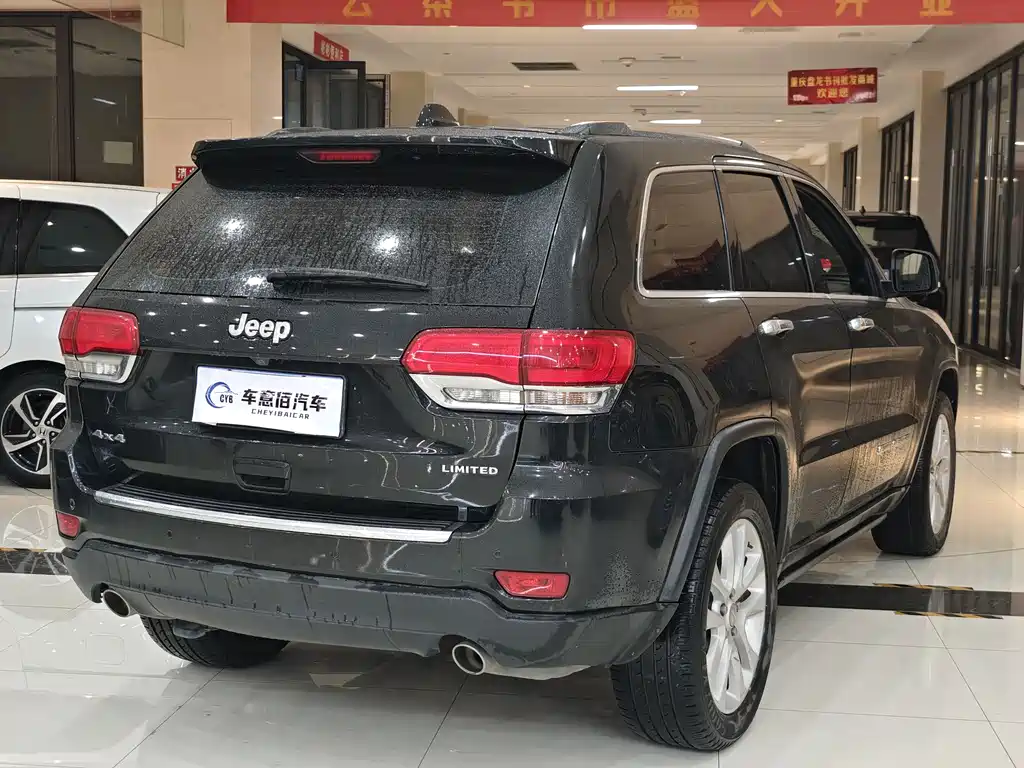 Jeep Grand Cherokee 2018 — фото 18