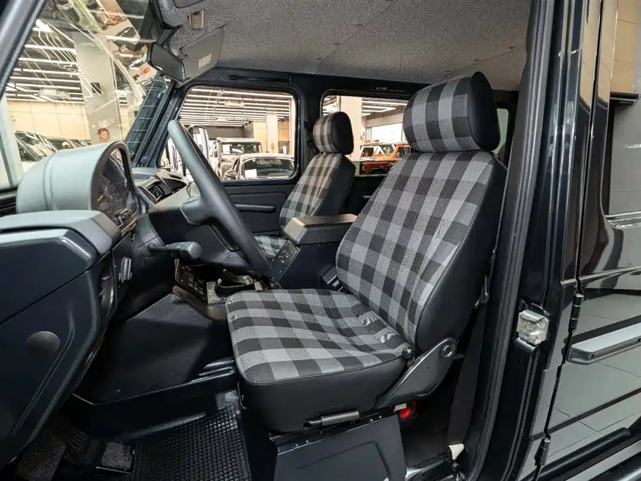 Mercedes-Benz G-Class 2012 — фото 16