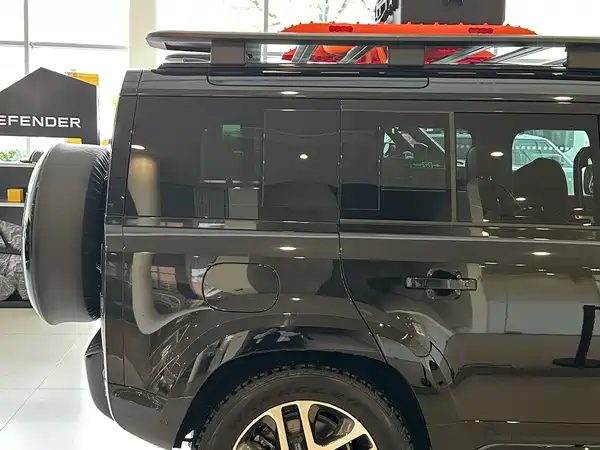 Land Rover Defender 2026