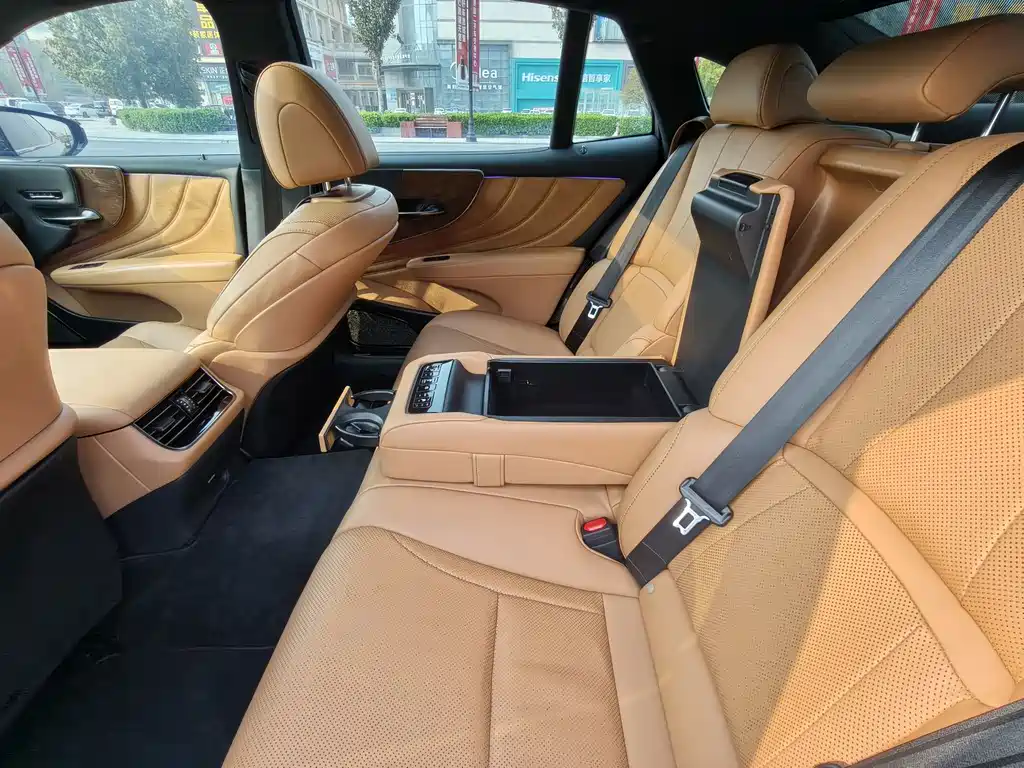 Lexus LS 2021 — фото 15