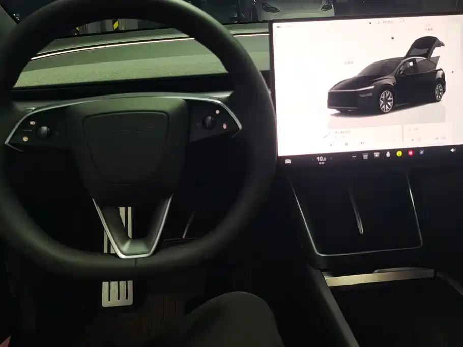 Tesla Model Y L 2026 — фото 12