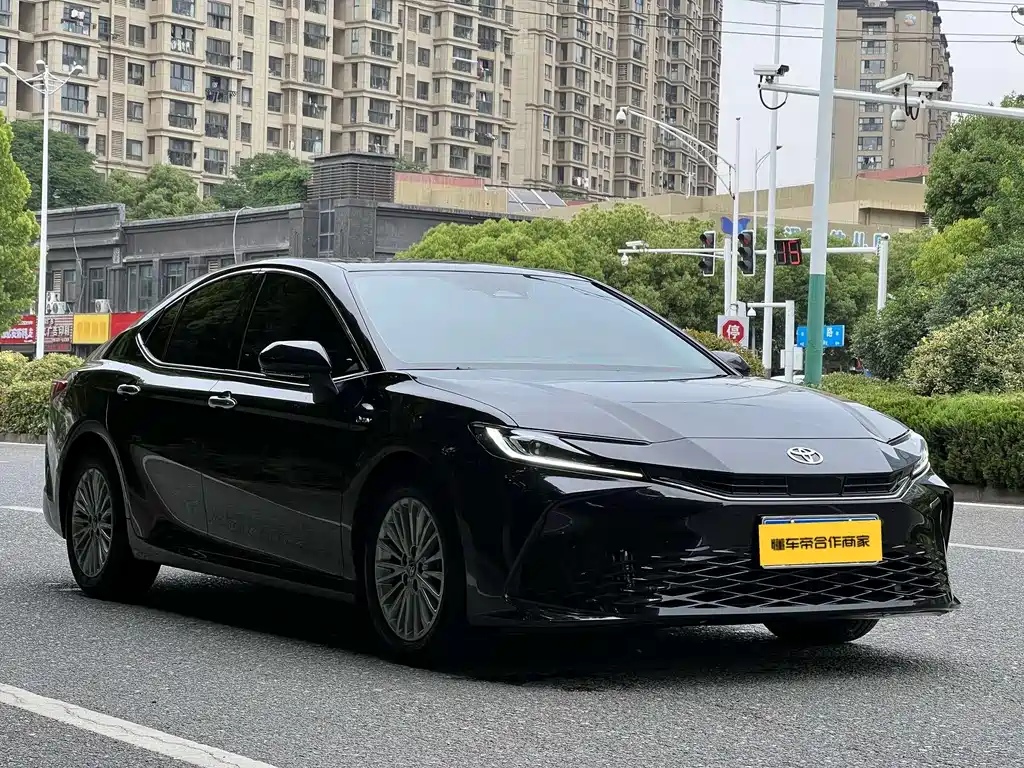 Toyota Camry 2025 — фото 3