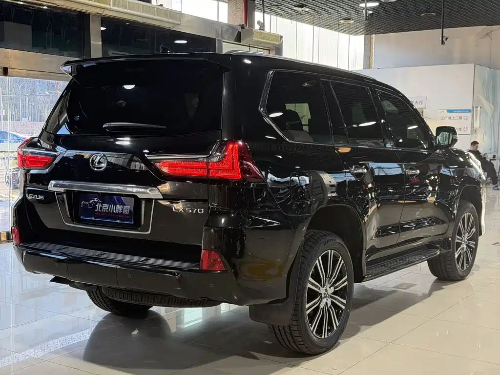 Lexus LX 2017 — фото 15
