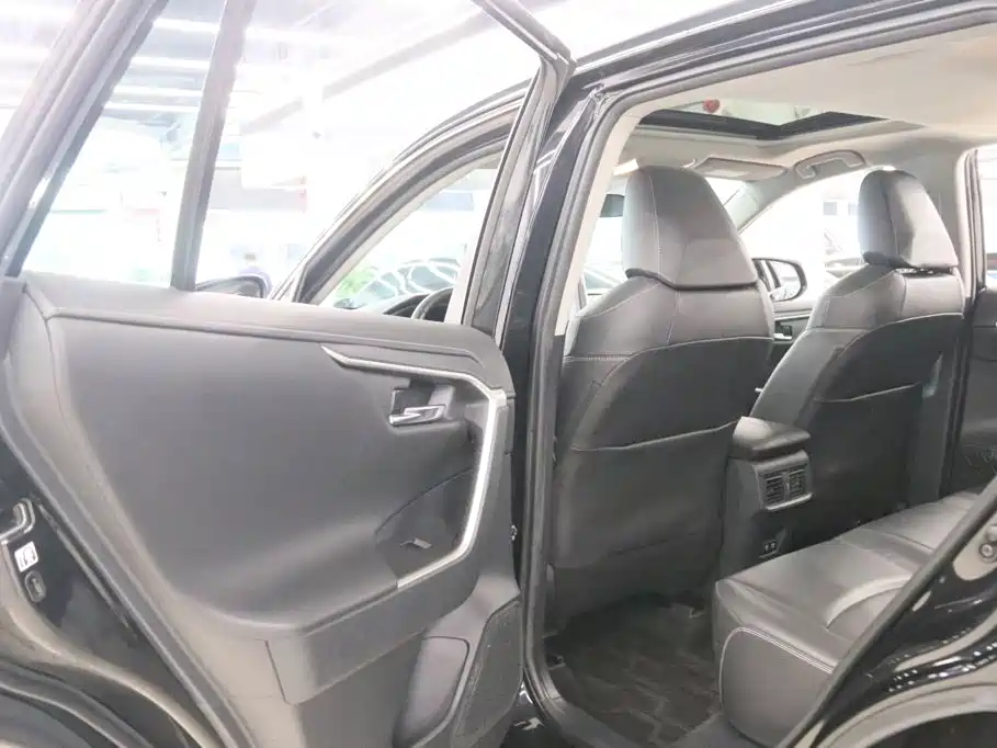 Toyota RAV4 2020 — фото 15