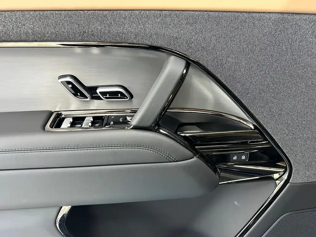 Land Rover Sport 2025 — фото 8