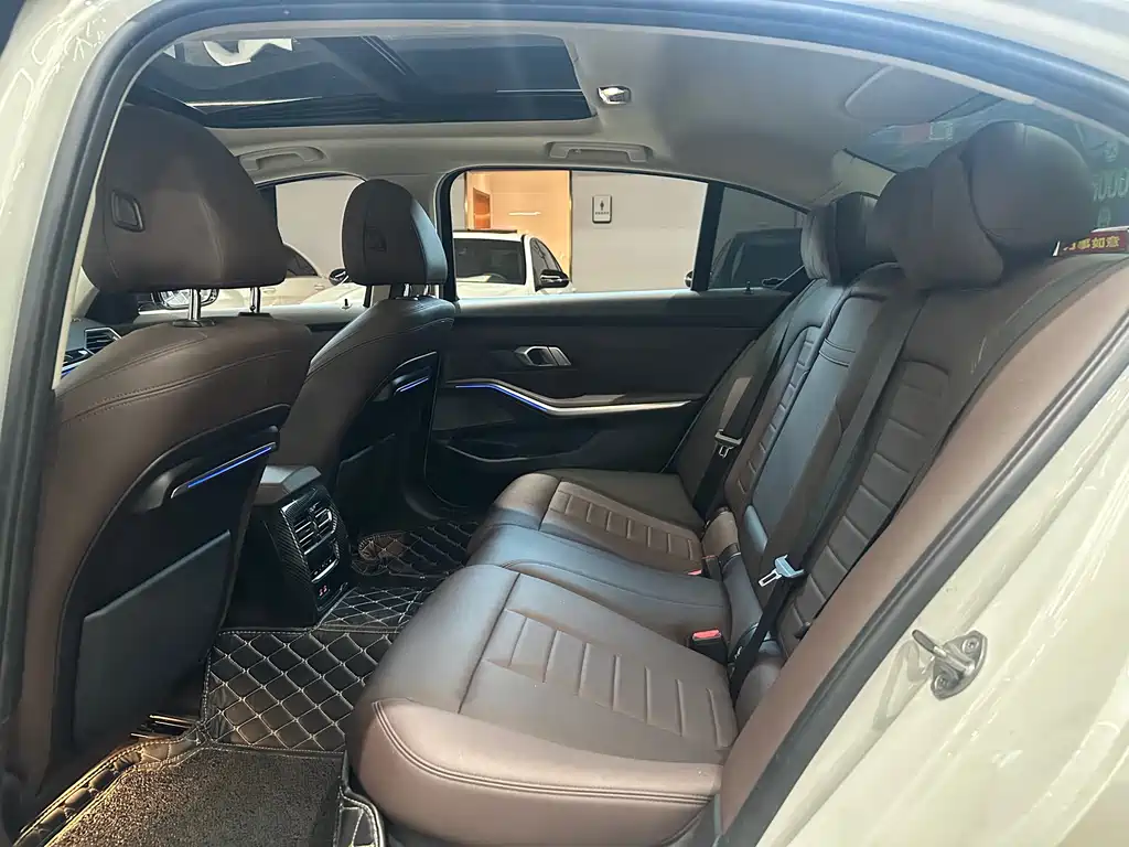 BMW 3 Series 2019 — фото 13