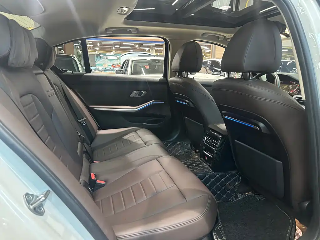 BMW 3 Series 2019 — фото 17