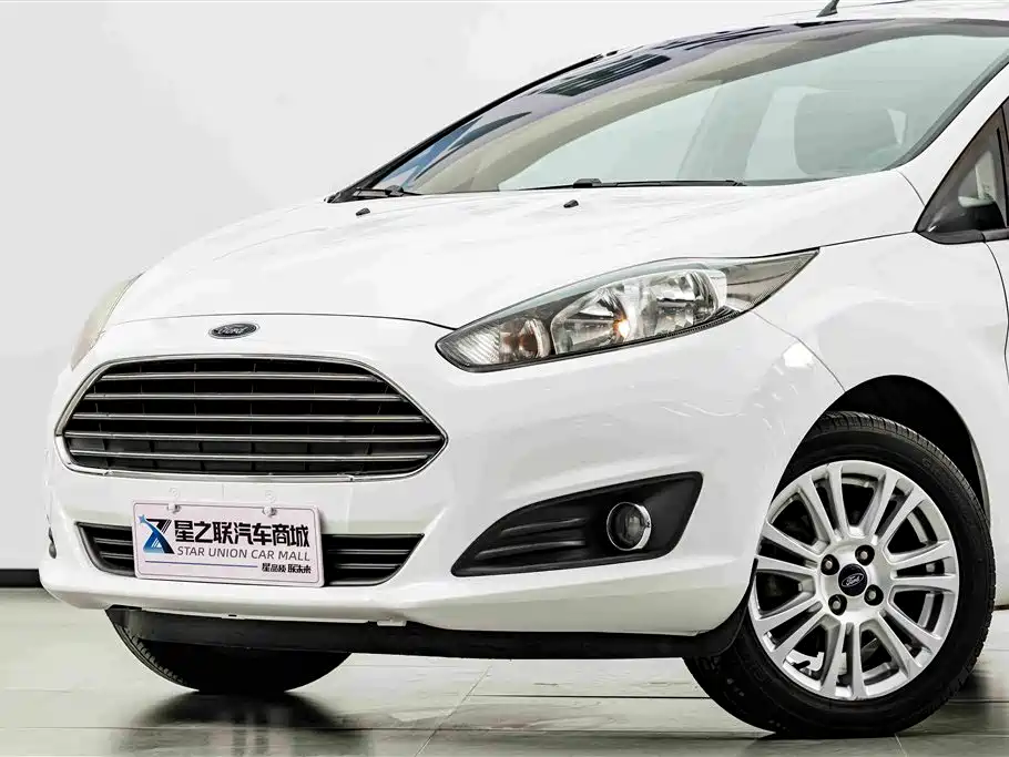 Ford Fiesta 2015 — фото 2