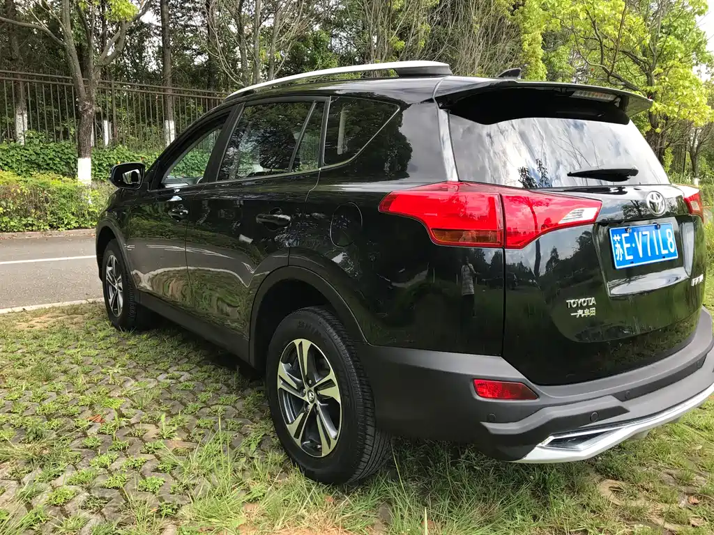 Toyota RAV4 2015 — фото 5