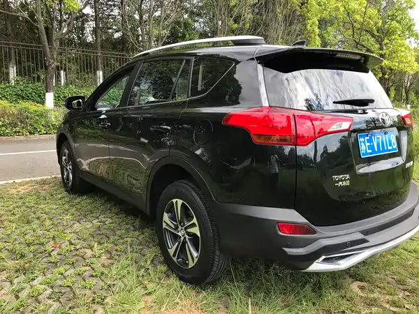 Toyota RAV4 2015