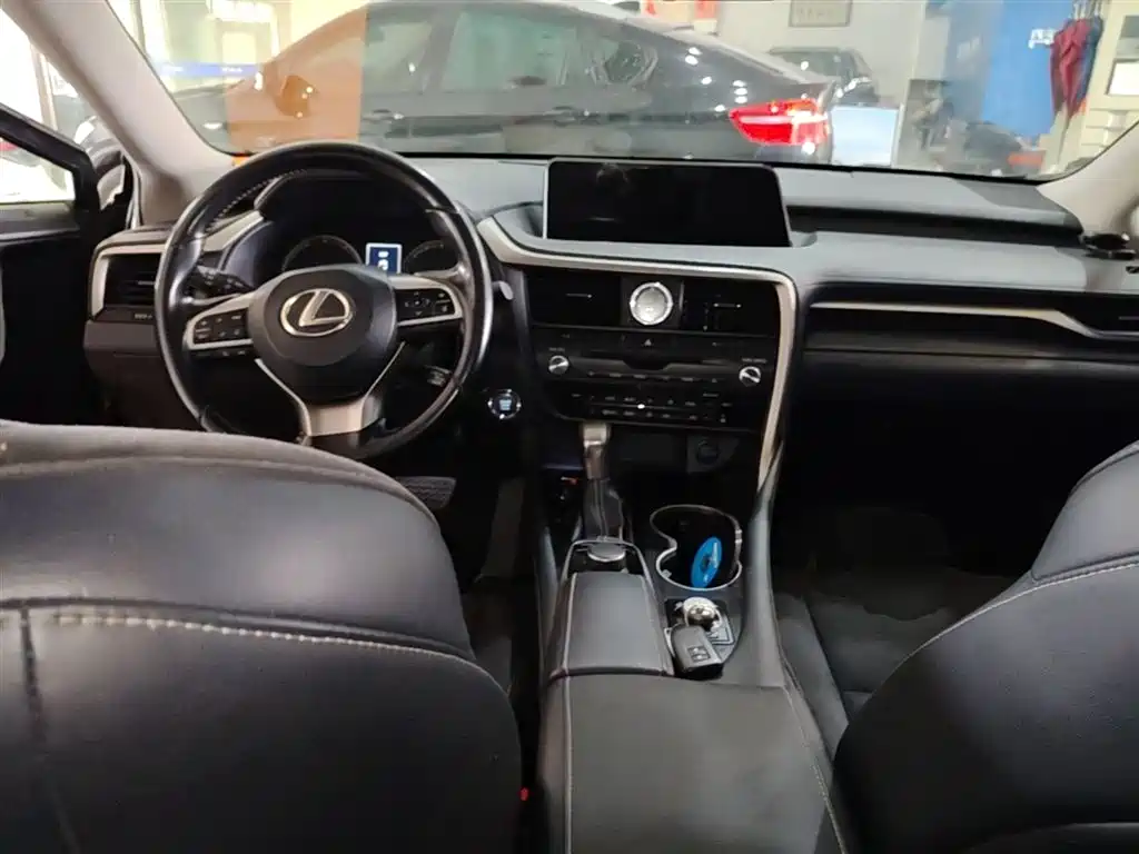 Lexus RX 2018 — фото 10