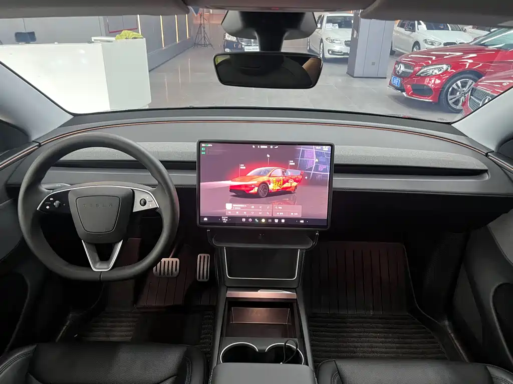 Tesla Model Y 2025 — фото 12