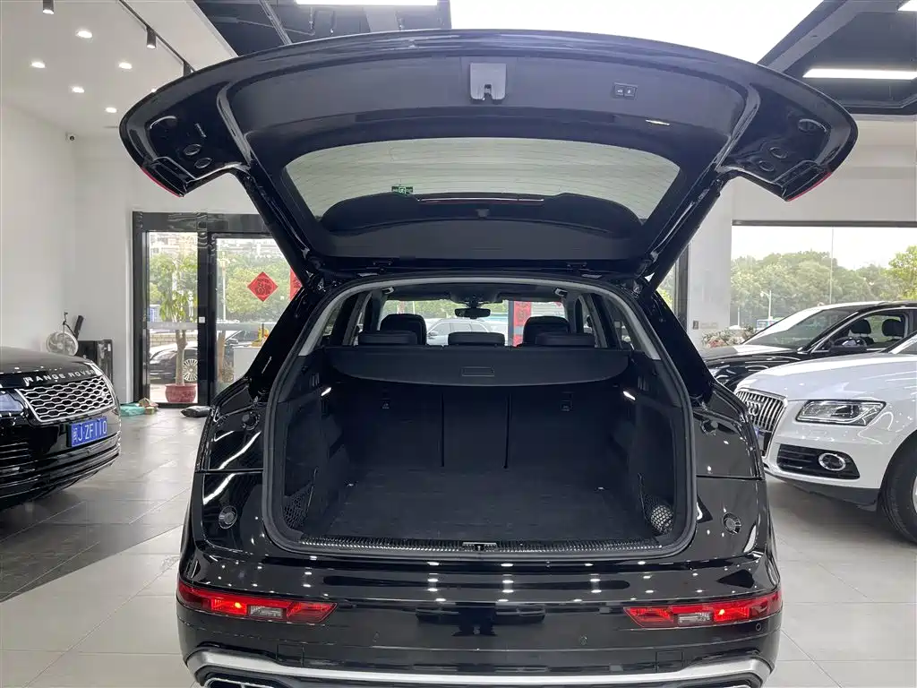 Audi Q5L 2022 — фото 11