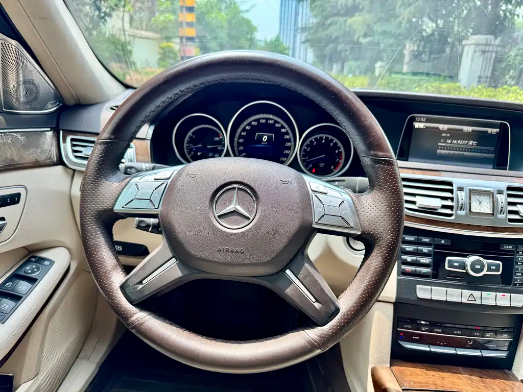 Mercedes-Benz E-Class 2014 — фото 15