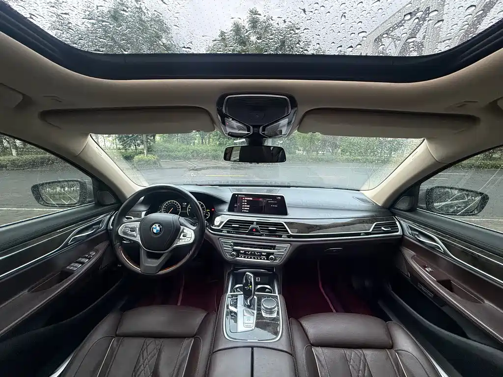 BMW 7 Series 2017 — фото 12