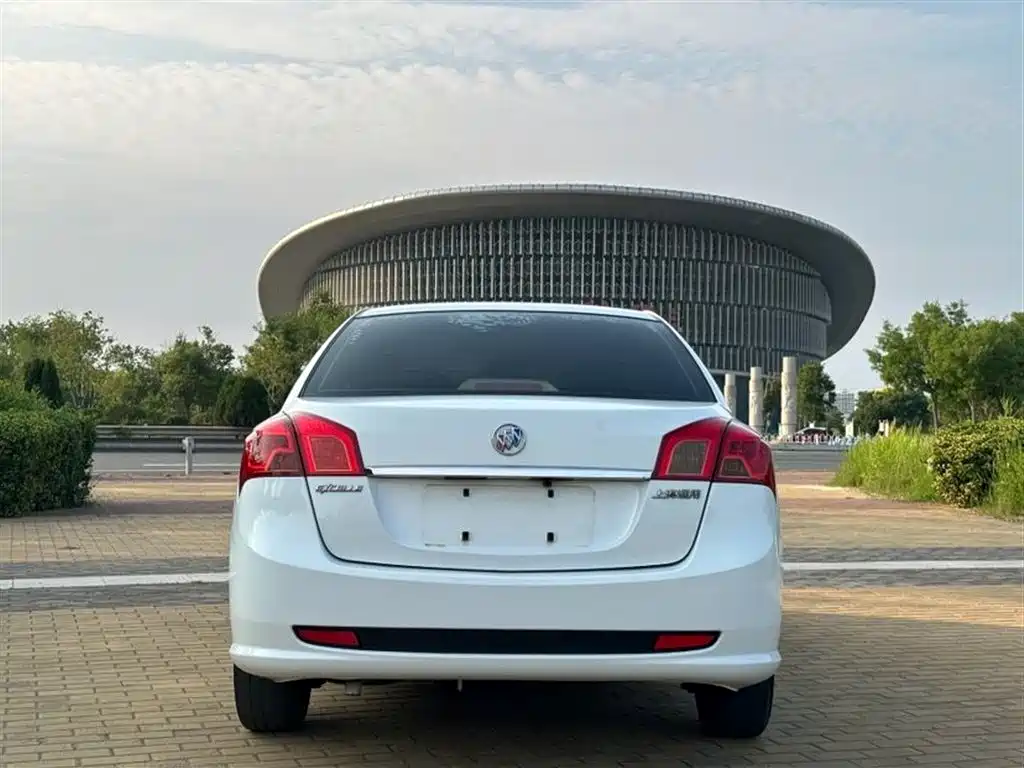 Buick Excelle 2013 — фото 5