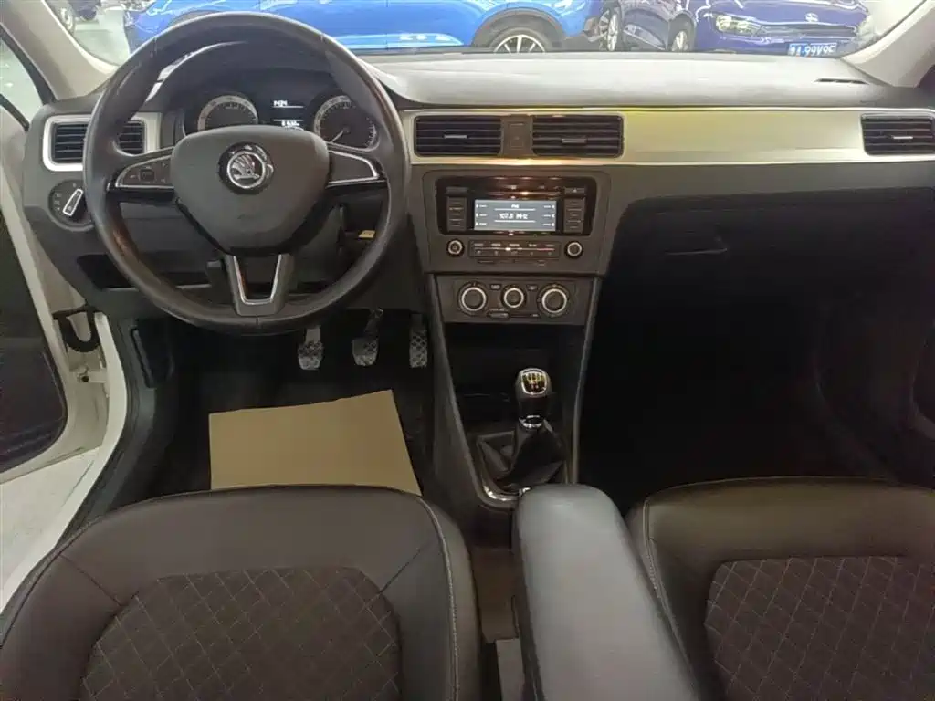 Skoda Rapid Spaceback 2018 — фото 10